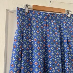 Vintage blue periwinkle pleated silk midi skirt medium quatrefoil print